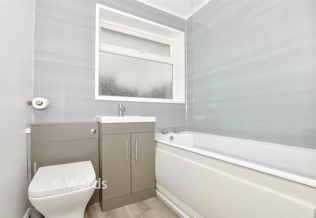 Bathroom - Kilndown Close, Maidstone, Kent - Wards of Kent