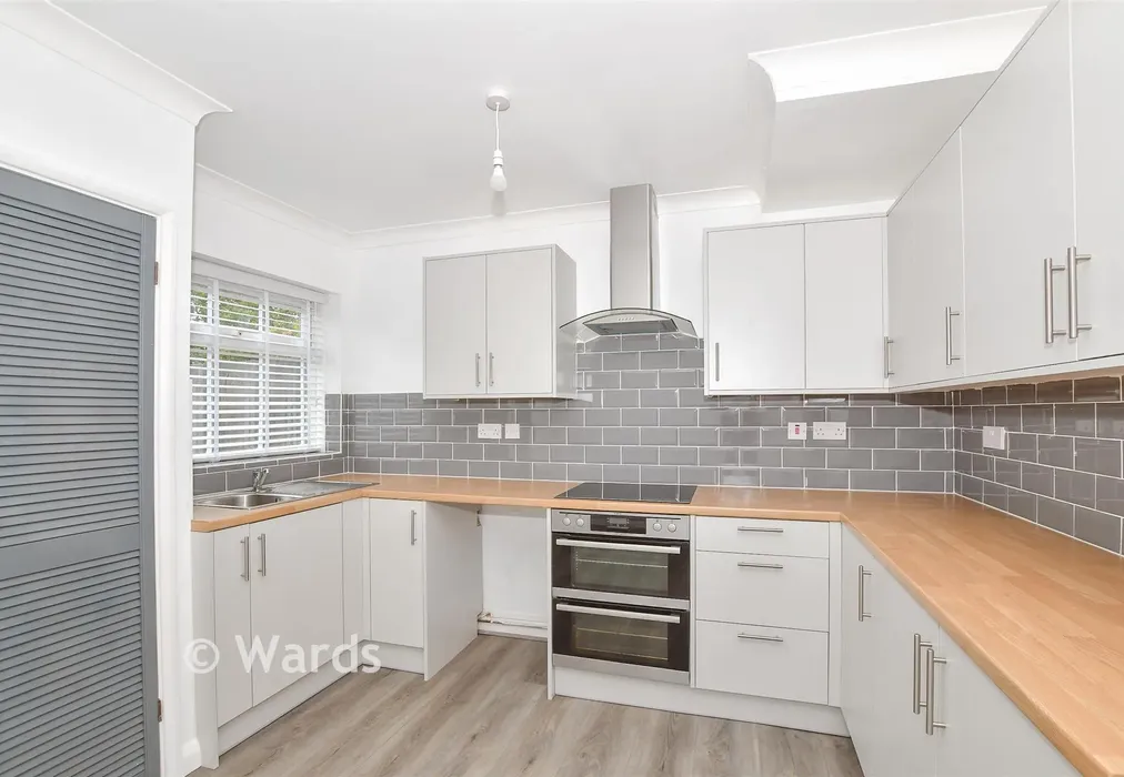 Kitchen - Kilndown Close, Maidstone, Kent - Wards of Kent