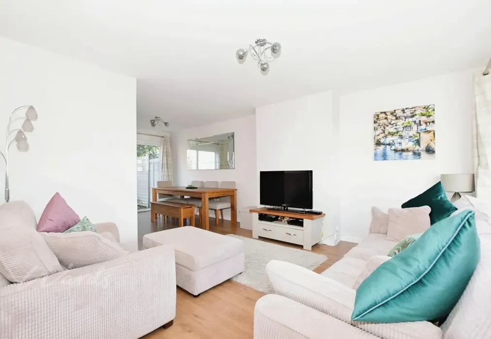 Living Area - Richmond Way Maidstone ME15 - Wards of Kent
