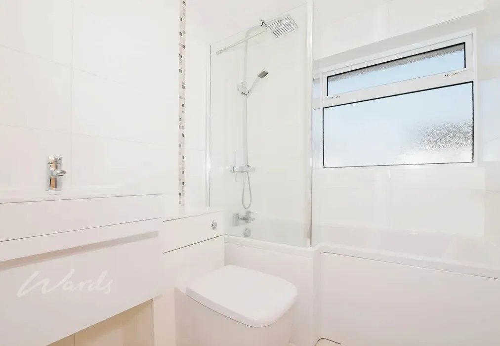 Bathroom - Richmond Way Maidstone ME15 - Wards of Kent