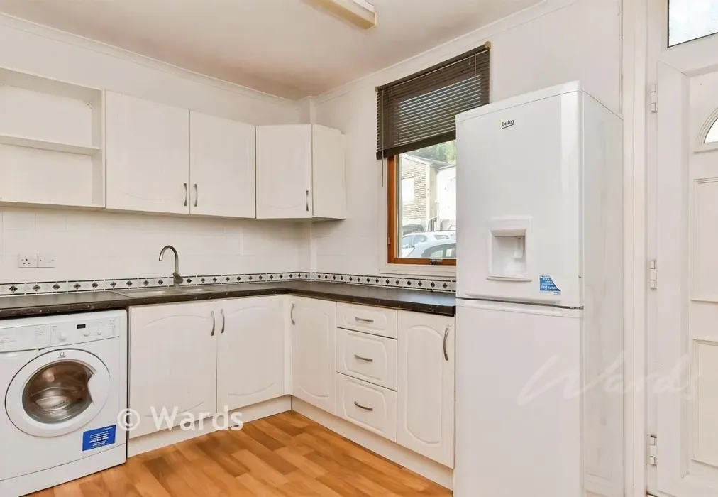 upper luton kitchen - Upper Luton Road Chatham ME5 - Wards of Kent