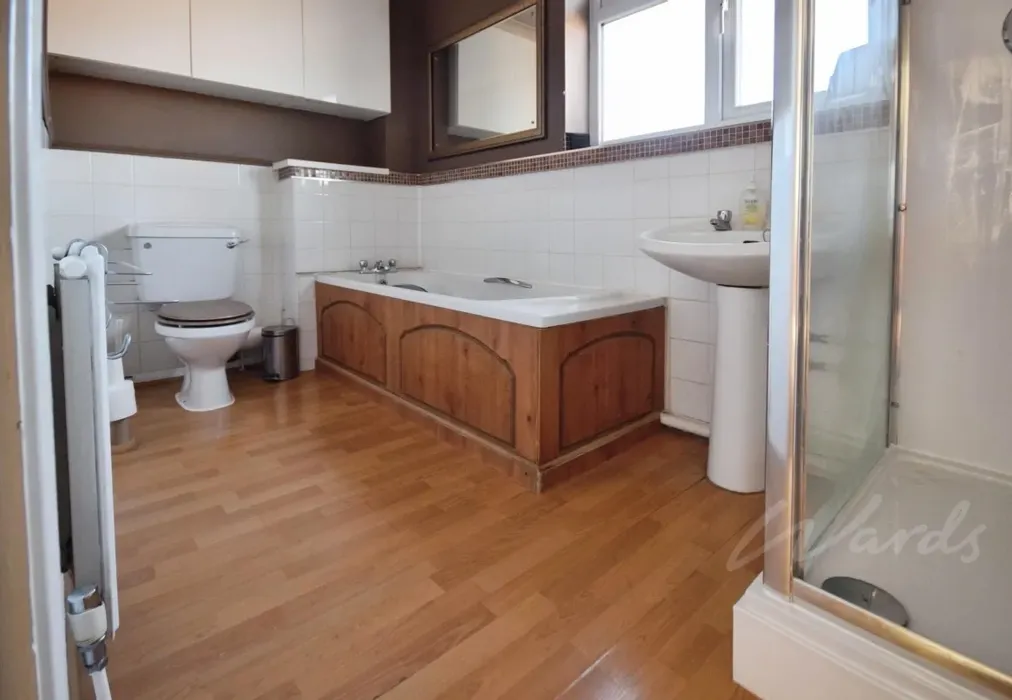 medway bathroom - Medway Road Gillingham ME7 - Wards of Kent