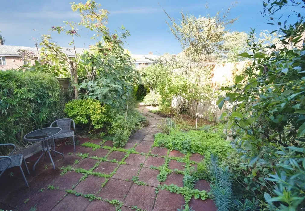 medway garden - Medway Road Gillingham ME7 - Wards of Kent