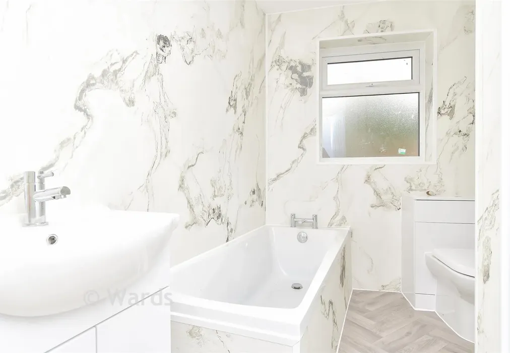 Bathroom - Lester Road, Chatham, Kent - Wards of Kent