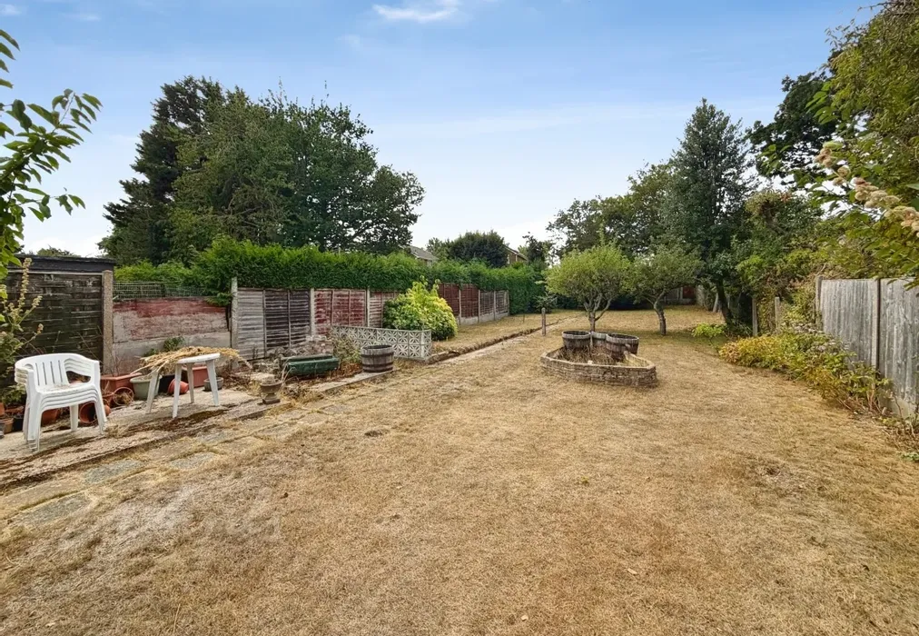 Garden. - Dene Drive Longfield DA3 - Wards of Kent