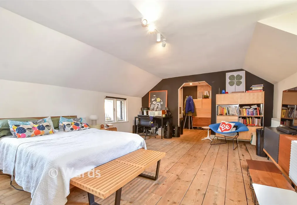 Bedroom 1 - Sandling Place, Sandling, Kent - Wards of Kent