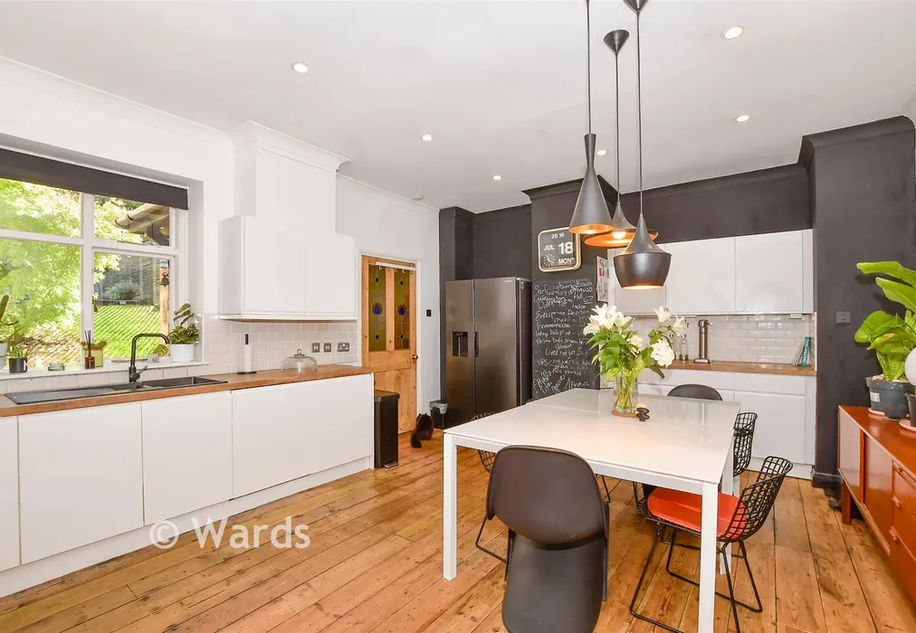 Kitchen - Sandling Place, Sandling, Kent - Wards of Kent