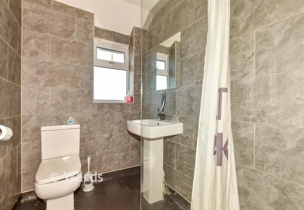 Shower Room - Osborne Road, Willesborough, Ashford, Kent - Wards of Kent