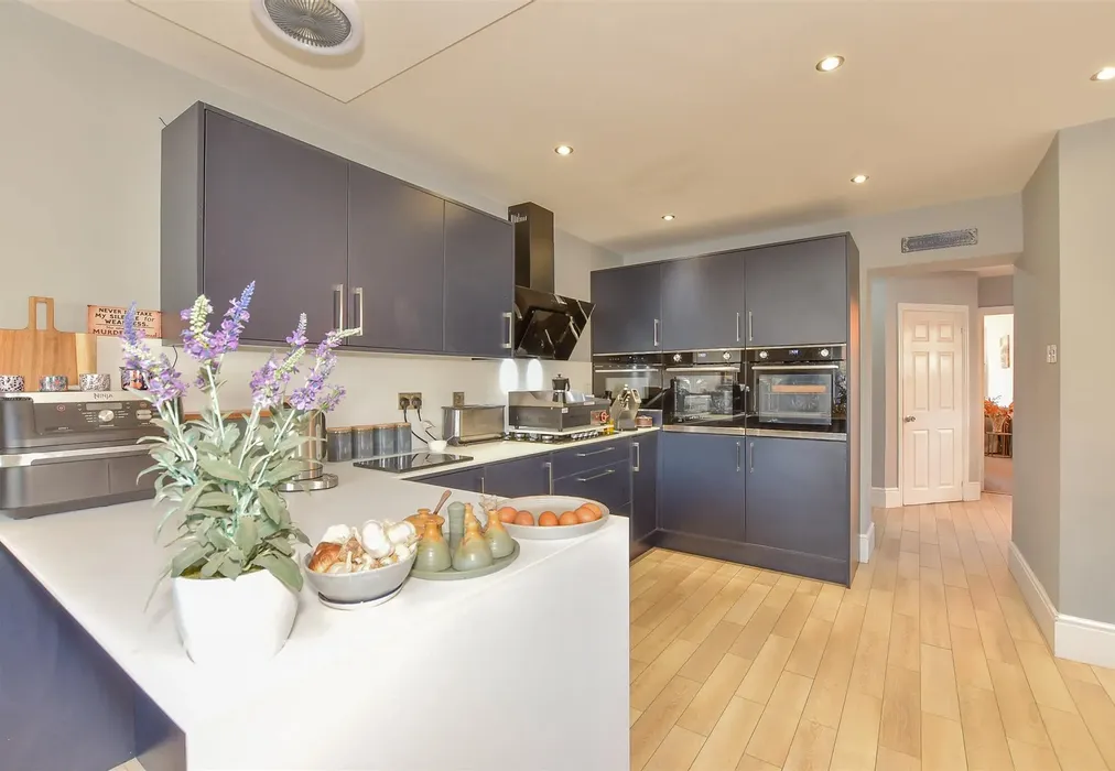 Kitchen - Osborne Road, Willesborough, Ashford, Kent - Wards of Kent