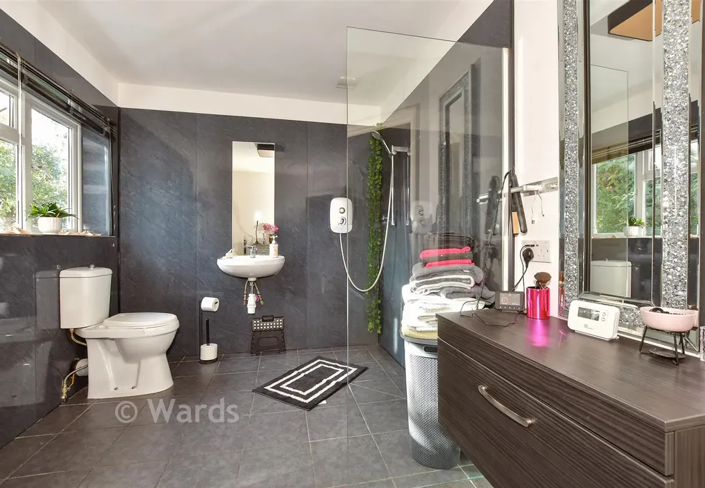 Wet Room - Osborne Road, Willesborough, Ashford, Kent - Wards of Kent