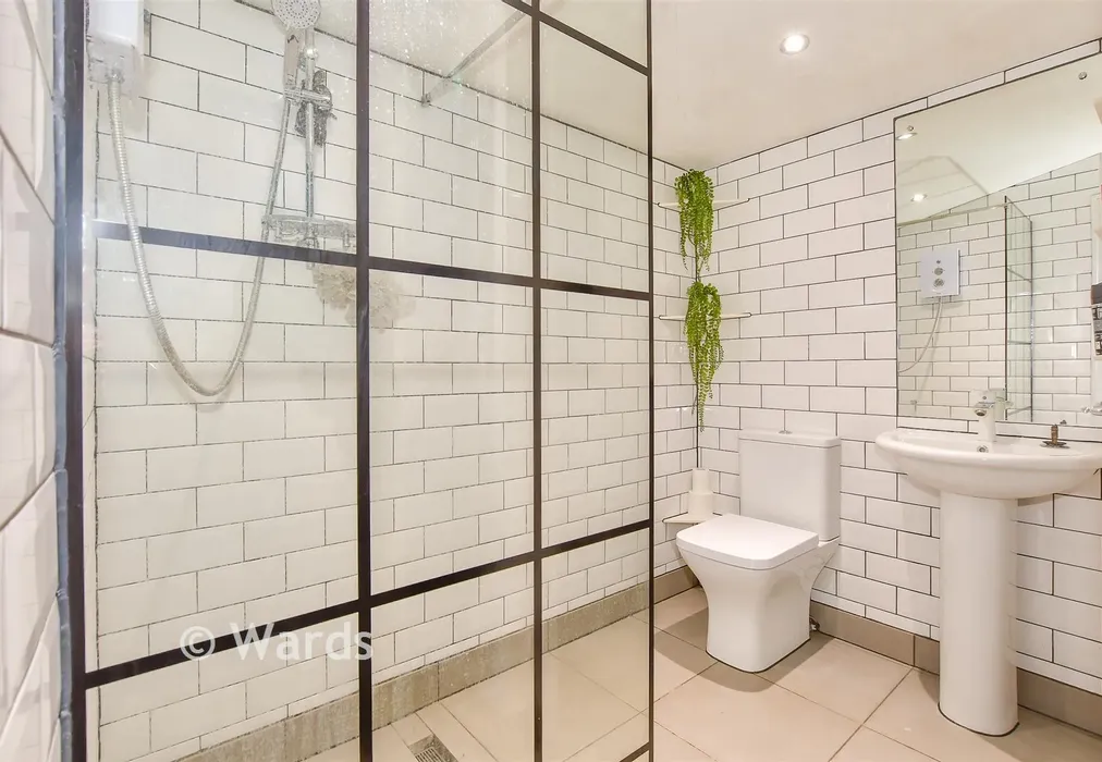 Shower Room - Osborne Road, Willesborough, Ashford, Kent - Wards of Kent