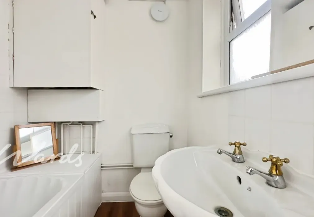 Bathroom - Kingsley Road Maidstone ME15 - Wards of Kent