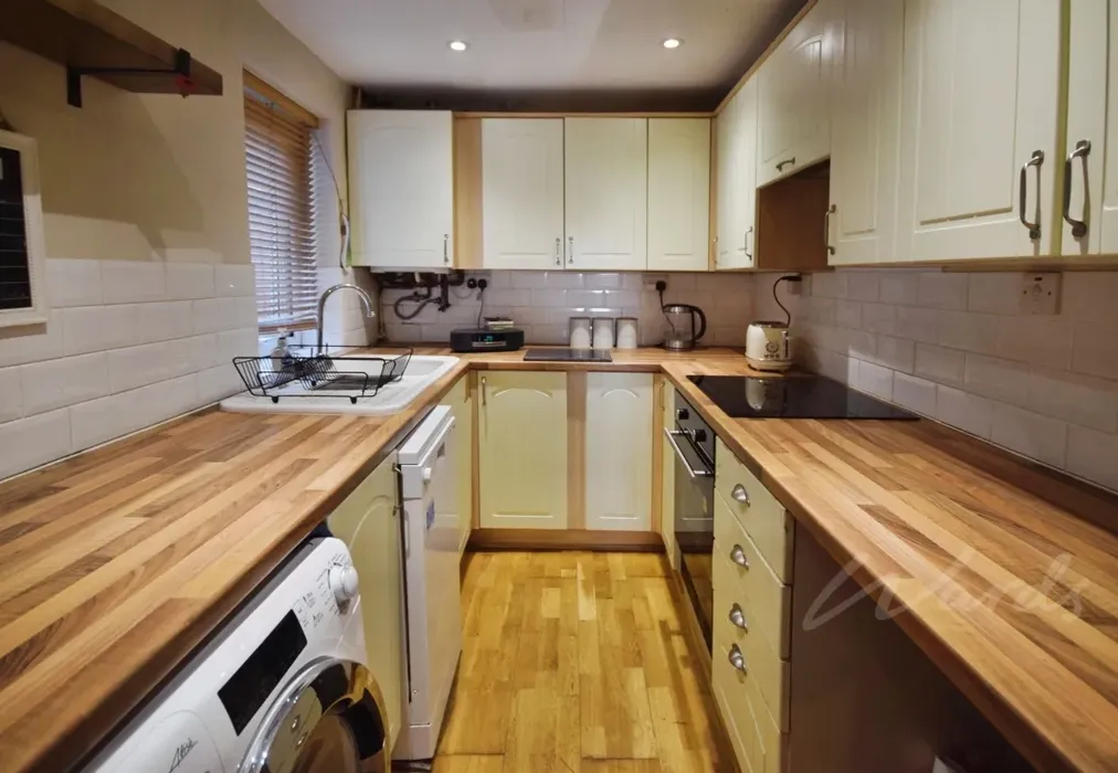 glanville kitchen - Glanville Road Rochester ME2 - Wards of Kent