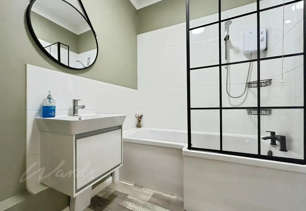 d6eaaa38-bathroom - Upper Grosvenor Road Tunbridge Wells TN1 - Wards of Kent