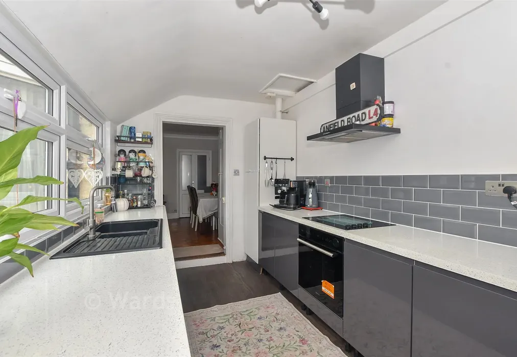 Kitchen - Minster Road, Minster, Sheerness, Kent - Wards of Kent