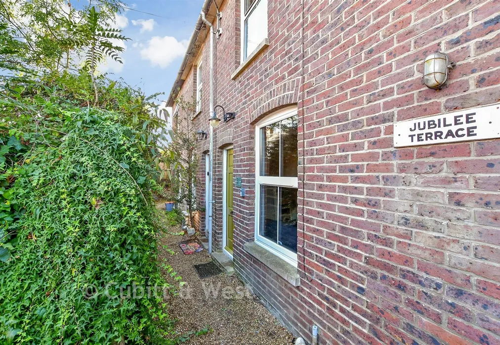 External Lifestyle Front S - East Street, Emsworth, West Sussex - Wards of Kent