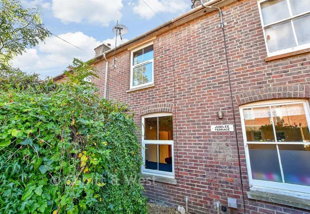 External Front shot - East Street, Emsworth, West Sussex - Wards of Kent