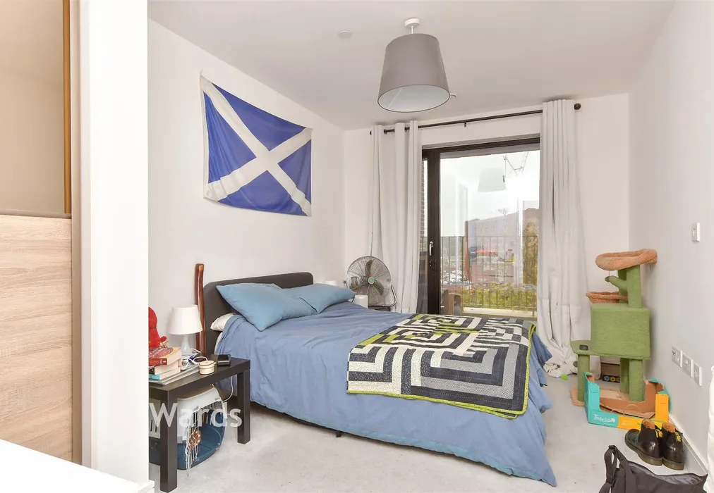 Bedroom - Whiffens Avenue, Chatham, Kent - Wards of Kent