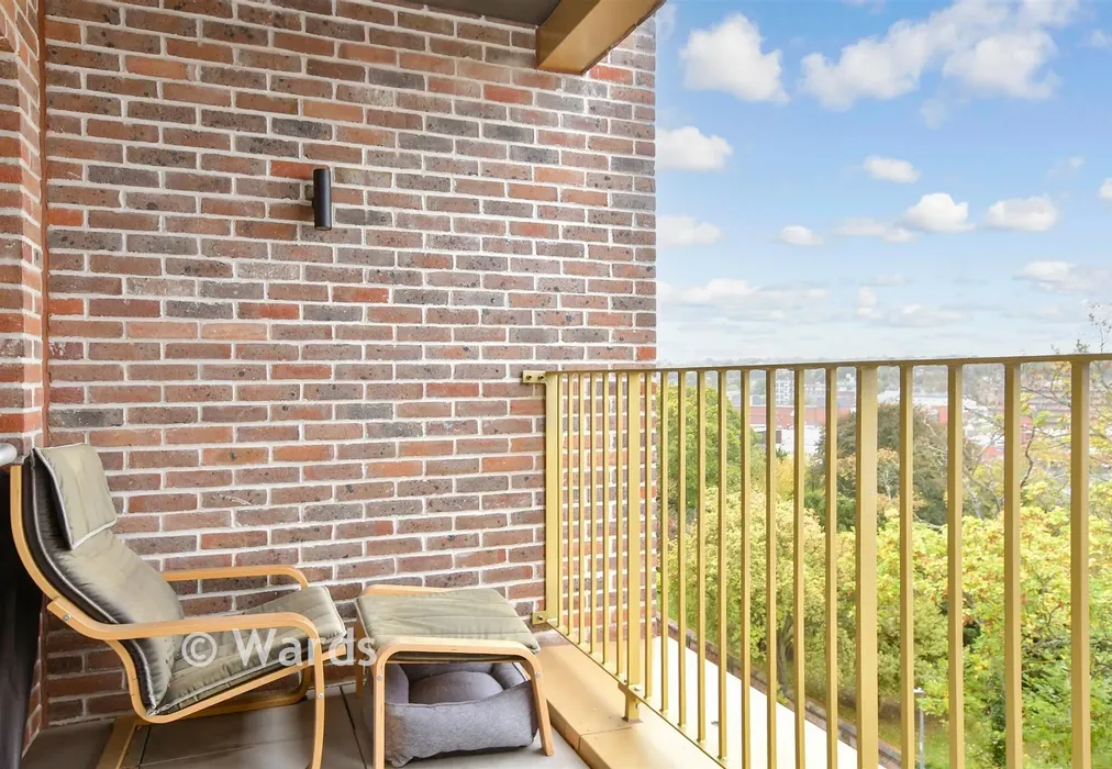 Balcony - Whiffens Avenue, Chatham, Kent - Wards of Kent